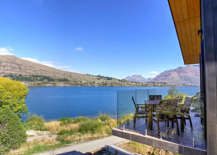 The Villa Lookout - Queenstown Holiday Villa
