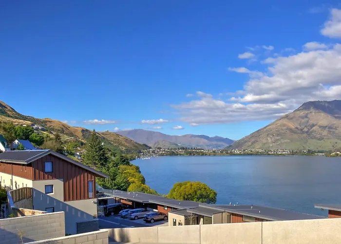 The Villa Lookout - Queenstown Holiday Villa